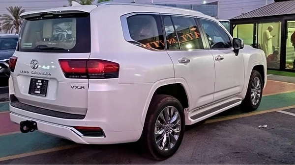 Toyota Land Cruiser VXR TOYOTA LANDCRUISER VXR WHITE