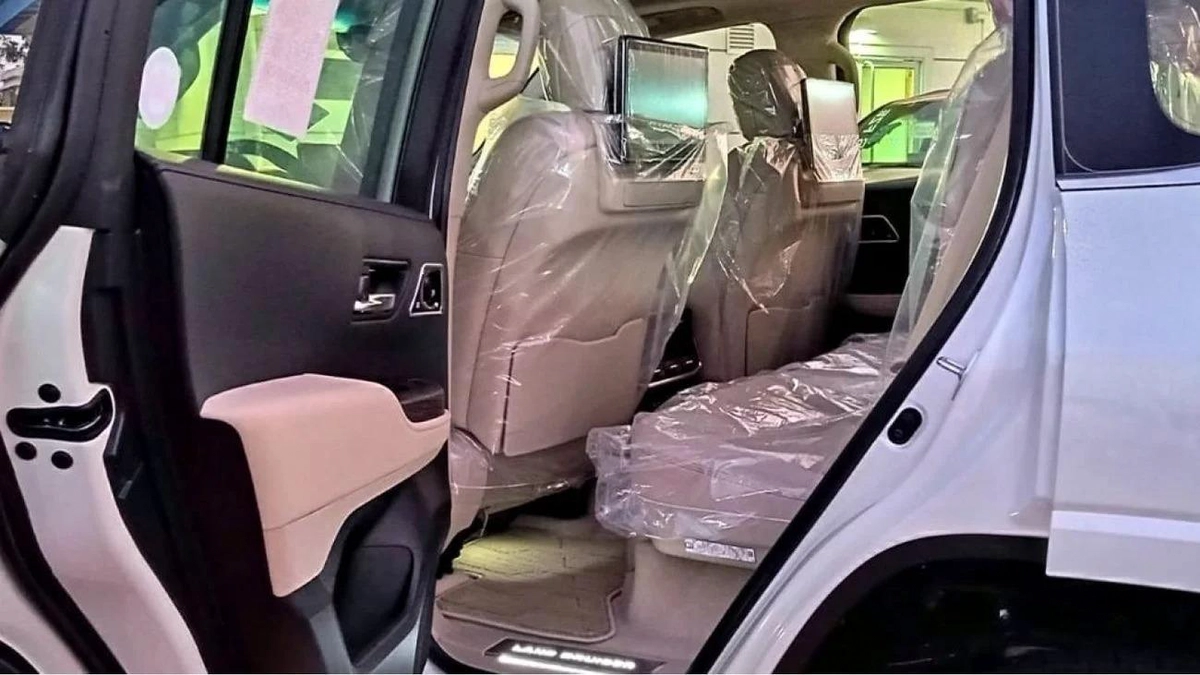 Toyota Land Cruiser VXR TOYOTA LANDCRUISER VXR WHITE