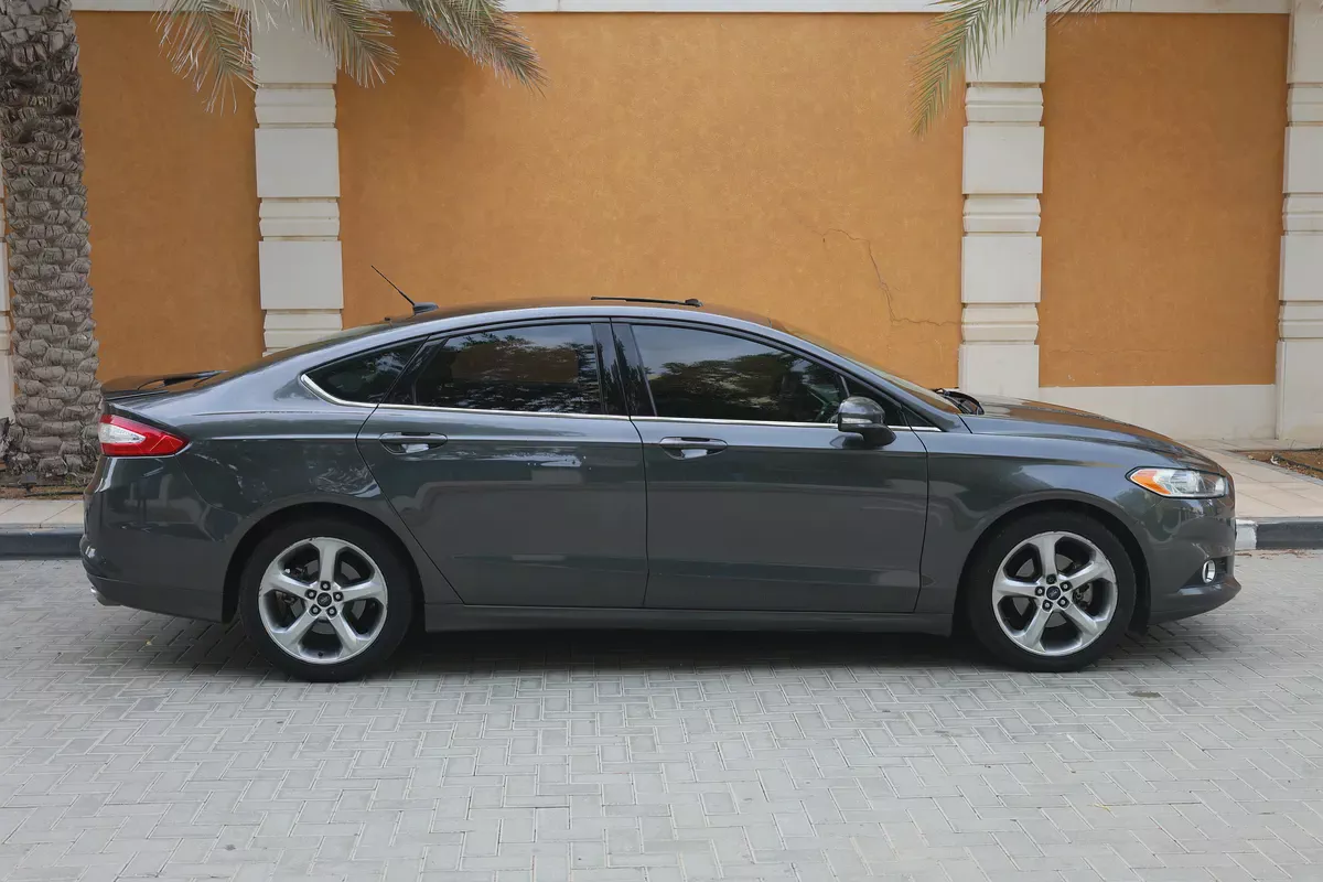 FORD FUSION SE - GCC SPECS - ACCIDENT FREE - FULL SERVICE HISTORY - EXCELENT CONDITION --8-8