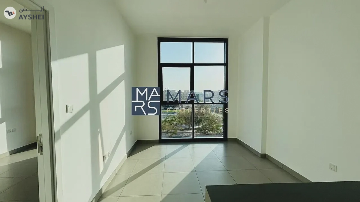 Sunny 1BHK Facing Roadside – Perfect for City Living!