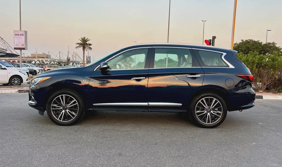 Stunning Infiniti QX60 Premium 2019 | GCC Specs | Well Maintained-2-2