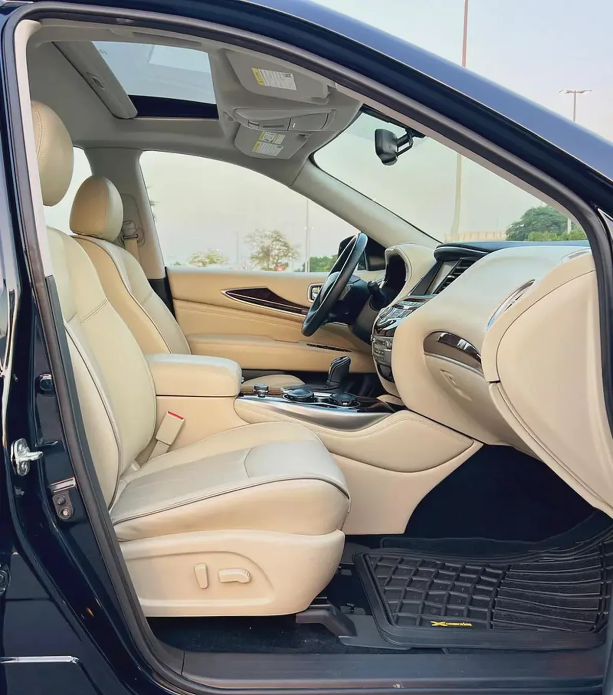 Stunning Infiniti QX60 Premium 2019 | GCC Specs | Well Maintained-8-8