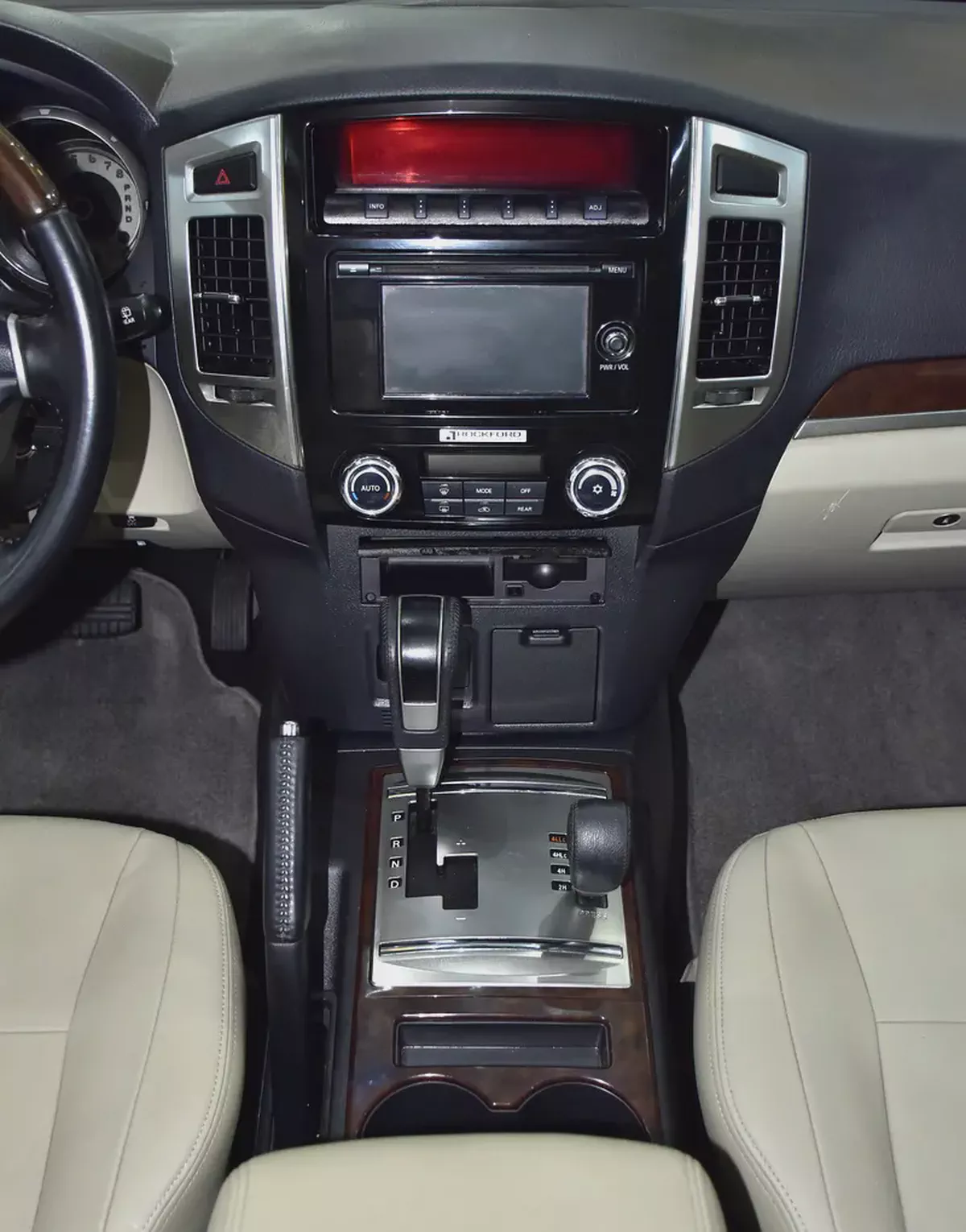 AED 1,249 EMi at 0% DP | Mitsubishi Pajero GLS ( 2020 Model ) in White Color GCC Specs-14-14
