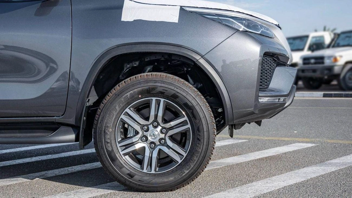 Toyota Fortuner GX2 toyota fortuner 2.7L Petrol full option 4*4-4-0