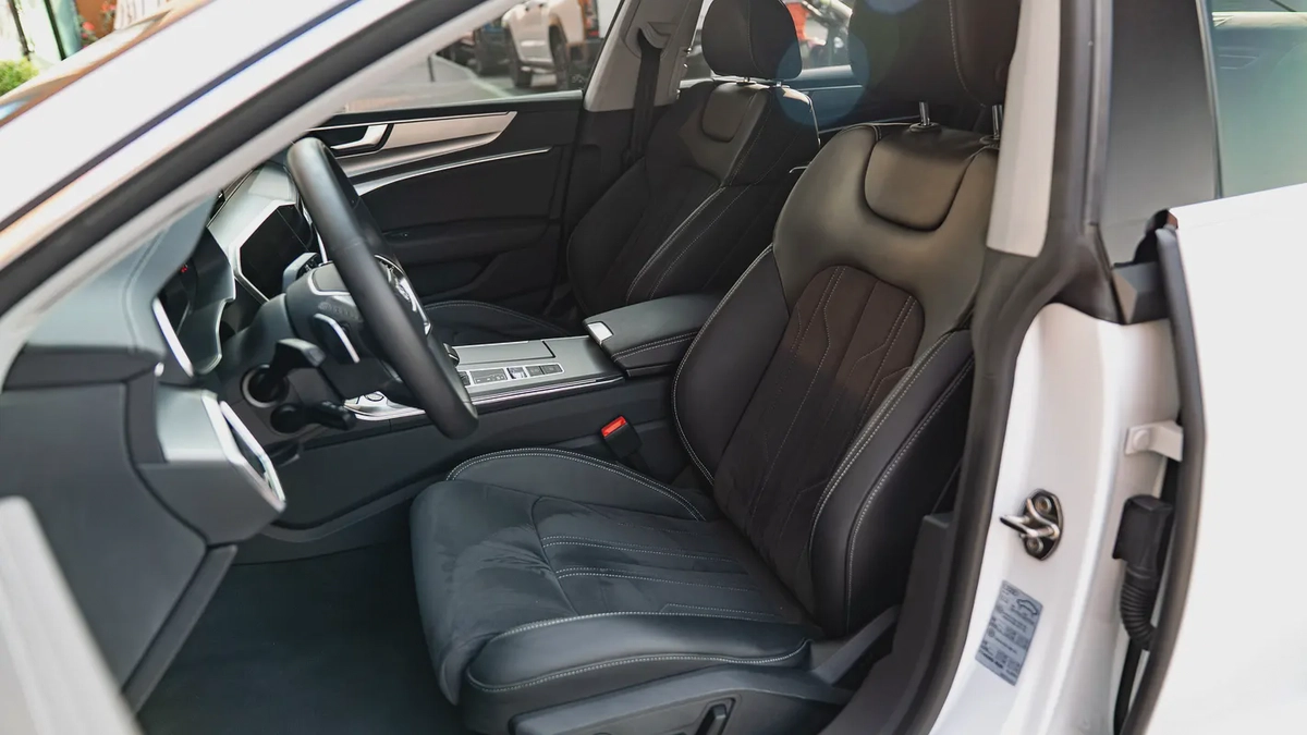 2023 Audi A7L S-line 45TFS 2.0L | Very Low Mileage-8-8