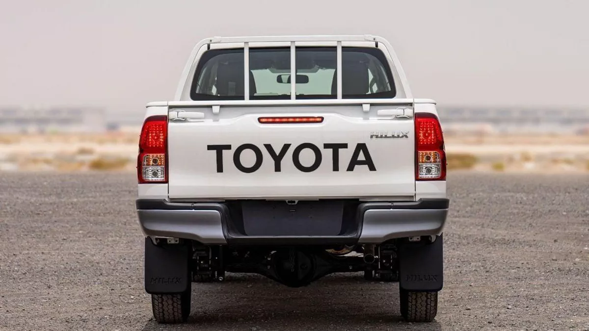 Toyota Hilux GL Toyota Hilux 2.4L Diesel Manual Power window  2025-10-0