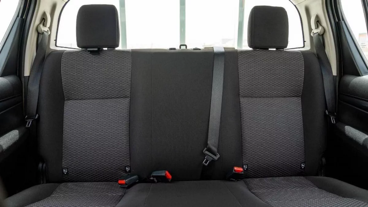 Toyota Hilux GL Toyota Hilux 2.4L Diesel Manual Power window  2025-6-0