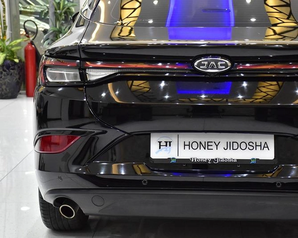 JAC J7 ( 2024 Model ) in Black Color GCC Specs