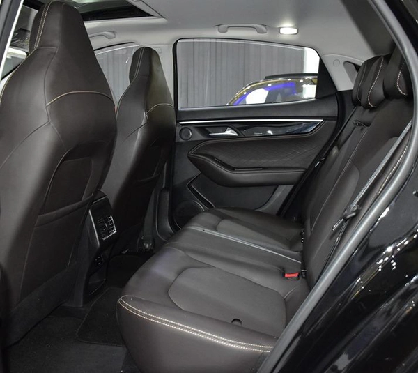 JAC J7 ( 2024 Model ) in Black Color GCC Specs