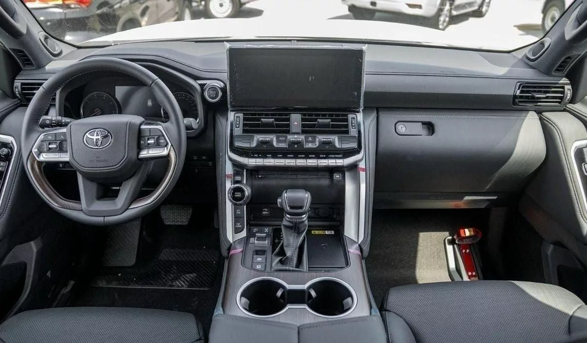Toyota Land Cruiser VX LC300 VX 3.3D AT MY2025 – BLACK-9-0