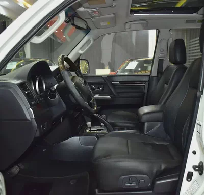 DIESEL ( ديزل ) Mitsubishi Pajero GLS Di-D ( 2012 Model ) in White Color GCC Specs-9