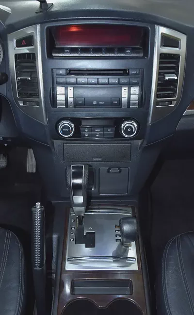 DIESEL ( ديزل ) Mitsubishi Pajero GLS Di-D ( 2012 Model ) in White Color GCC Specs-13