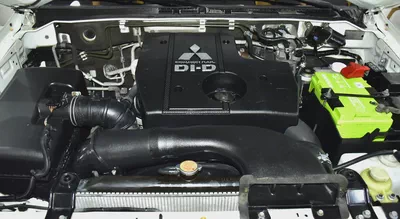 DIESEL ( ديزل ) Mitsubishi Pajero GLS Di-D ( 2012 Model ) in White Color GCC Specs-16
