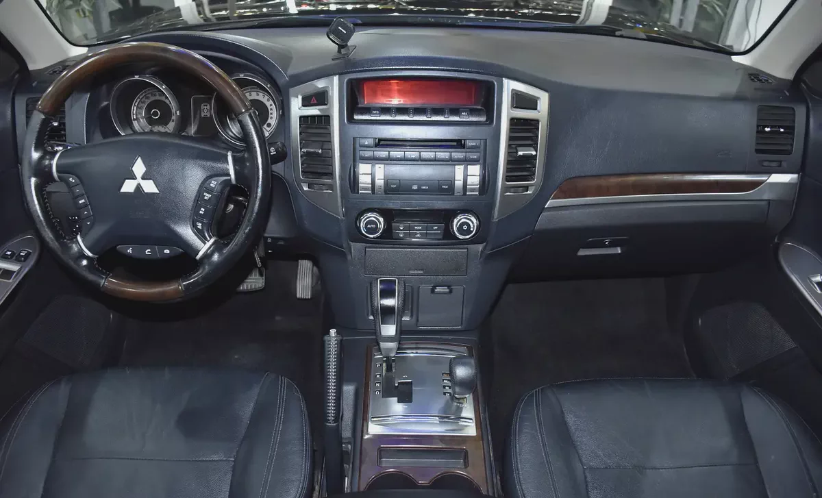 DIESEL ( ديزل ) Mitsubishi Pajero GLS Di-D ( 2012 Model ) in White Color GCC Specs-10-10