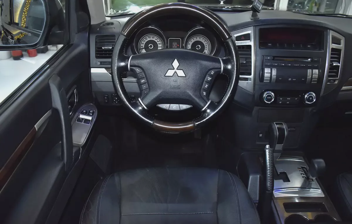 DIESEL ( ديزل ) Mitsubishi Pajero GLS Di-D ( 2012 Model ) in White Color GCC Specs-11-11