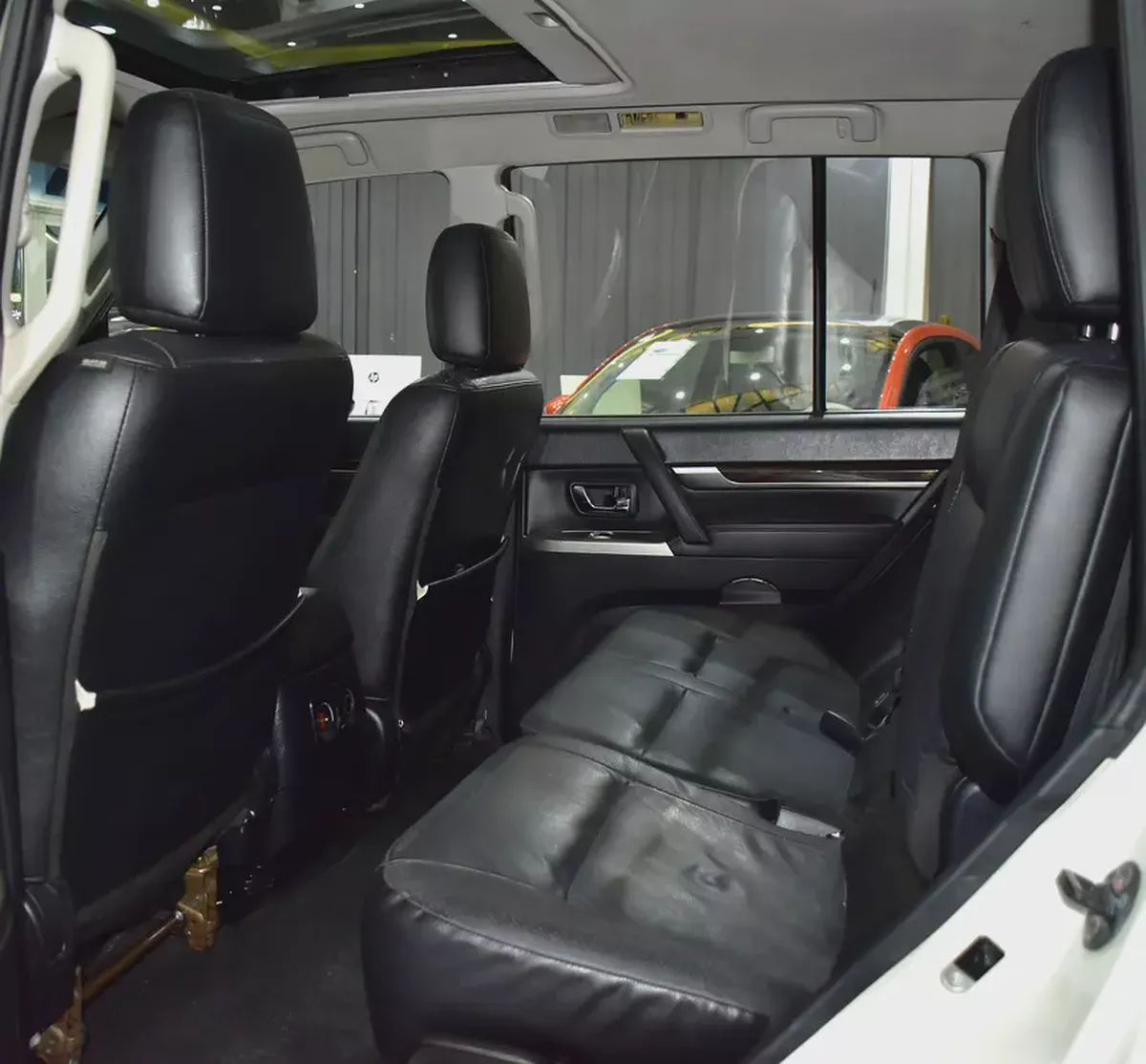 DIESEL ( ديزل ) Mitsubishi Pajero GLS Di-D ( 2012 Model ) in White Color GCC Specs-14-14
