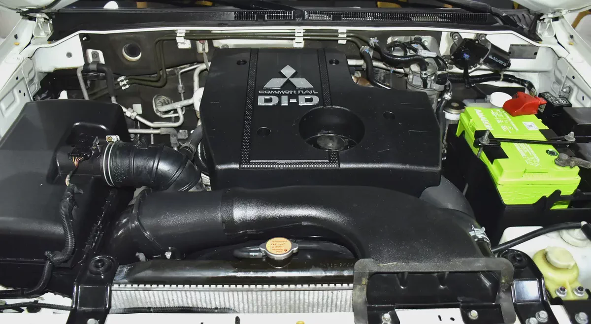 DIESEL ( ديزل ) Mitsubishi Pajero GLS Di-D ( 2012 Model ) in White Color GCC Specs-16-16