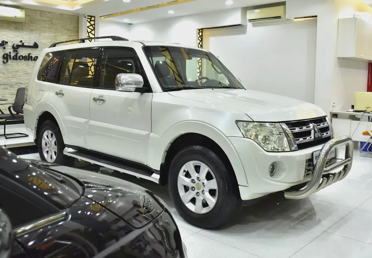 DIESEL ( ديزل ) Mitsubishi Pajero GLS Di-D ( 2012 Model ) in White Color GCC Specs-2-2