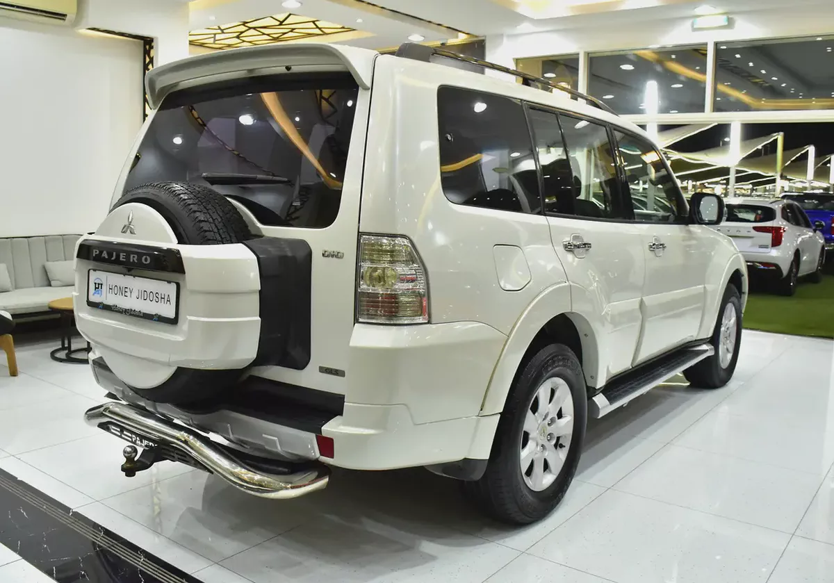 DIESEL ( ديزل ) Mitsubishi Pajero GLS Di-D ( 2012 Model ) in White Color GCC Specs-5-5