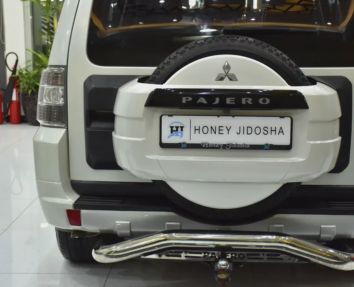 DIESEL ( ديزل ) Mitsubishi Pajero GLS Di-D ( 2012 Model ) in White Color GCC Specs-7-7