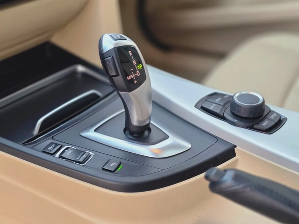 BMW 3-Series 318i 2018 GCC Specs