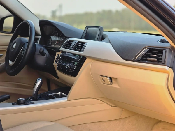 BMW 3-Series 318i 2018 GCC Specs