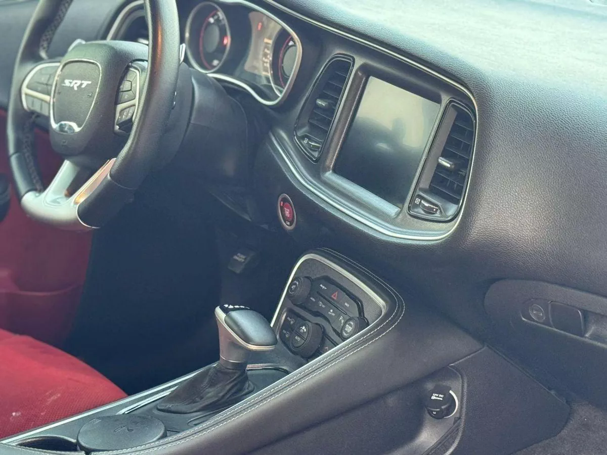 Dodge Challenger SRT8 FULL OPTION SRT 6.4L-9-0
