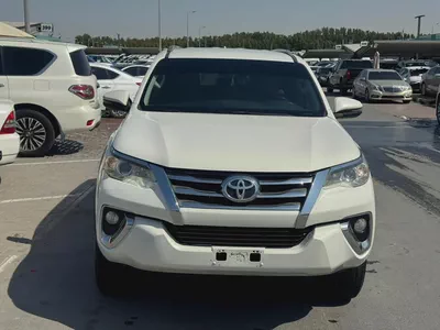 Toyota fortuner 2018 white color GCC calen car-9