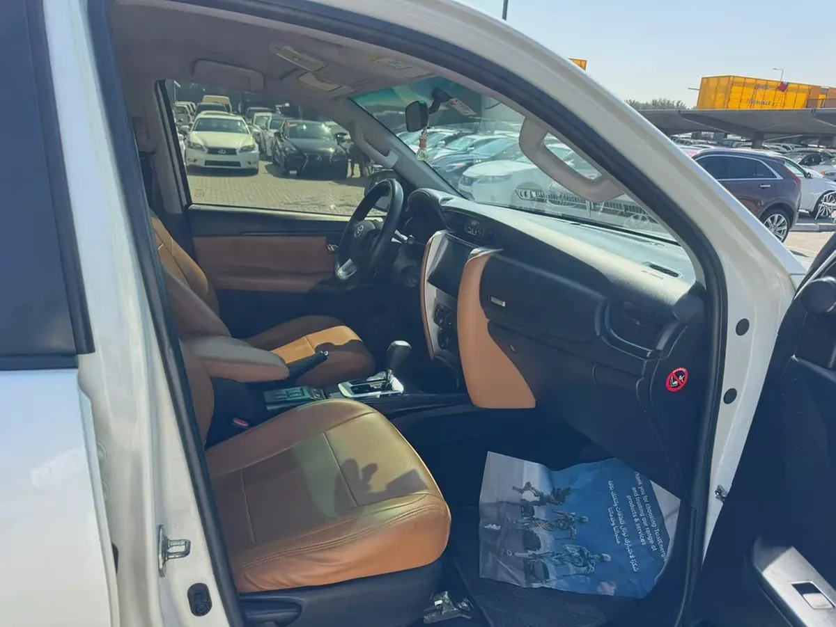 Toyota fortuner 2018 white color GCC calen car-8-8