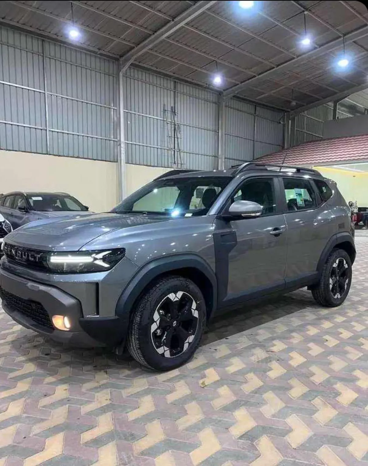 RENAULT DUSTER Pearl White-2-2
