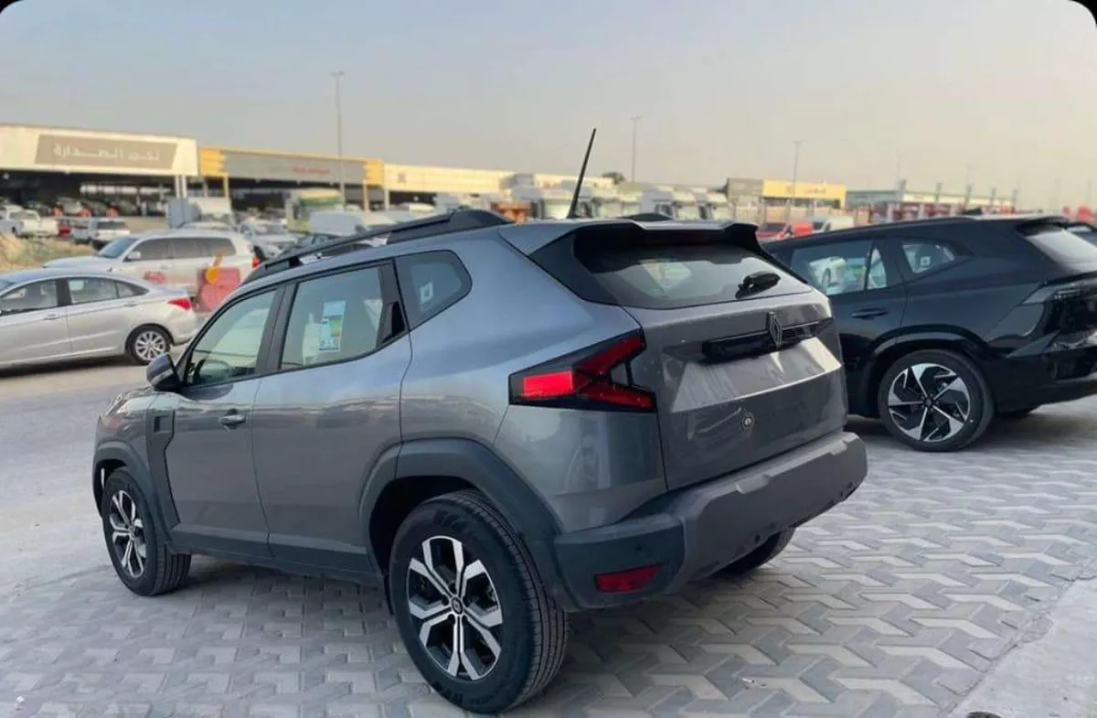 RENAULT DUSTER Pearl White-5-5