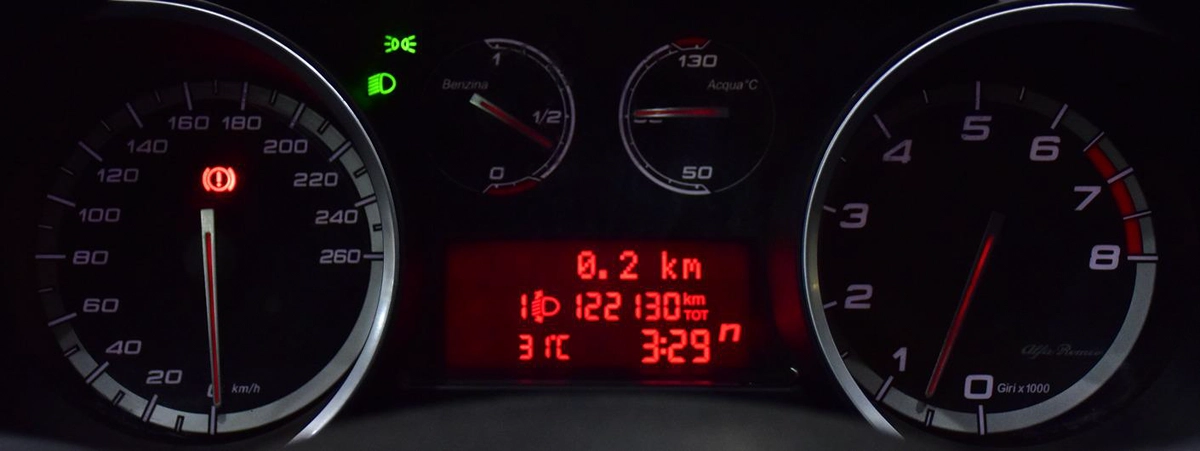 Alfa Romeo Giulietta ( 2013 Model ) in Red Color Japanese Specs-8-8