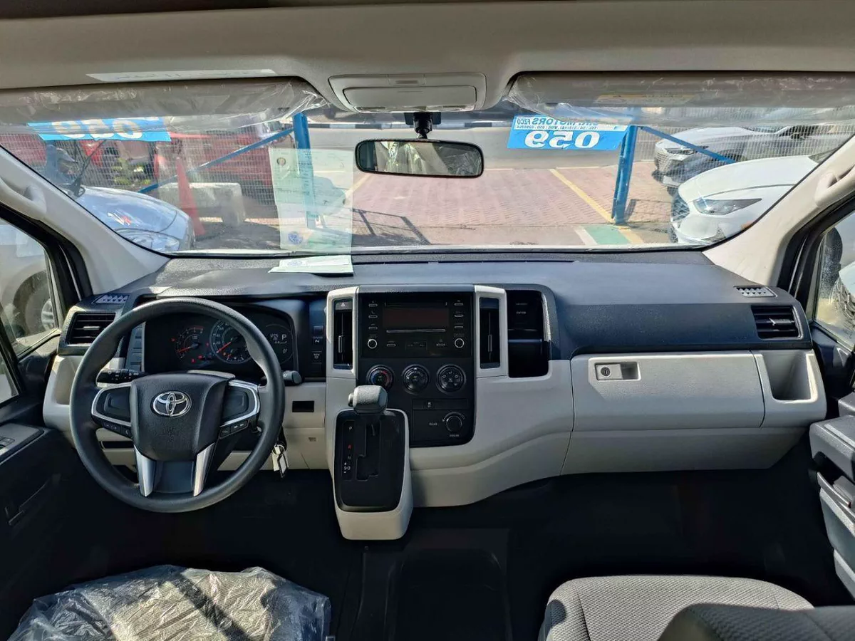 Toyota Hiace GL TOYOTA HIACE HIGHROOF DX / 2.8L V4  DIESEL / BLACK BUMPER-10-0