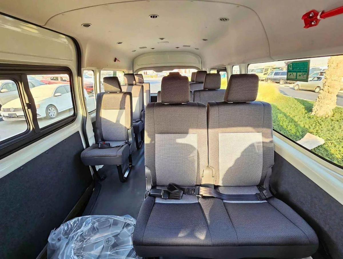 Toyota Hiace GL TOYOTA HIACE HIGHROOF DX / 2.8L V4  DIESEL / BLACK BUMPER-15-0
