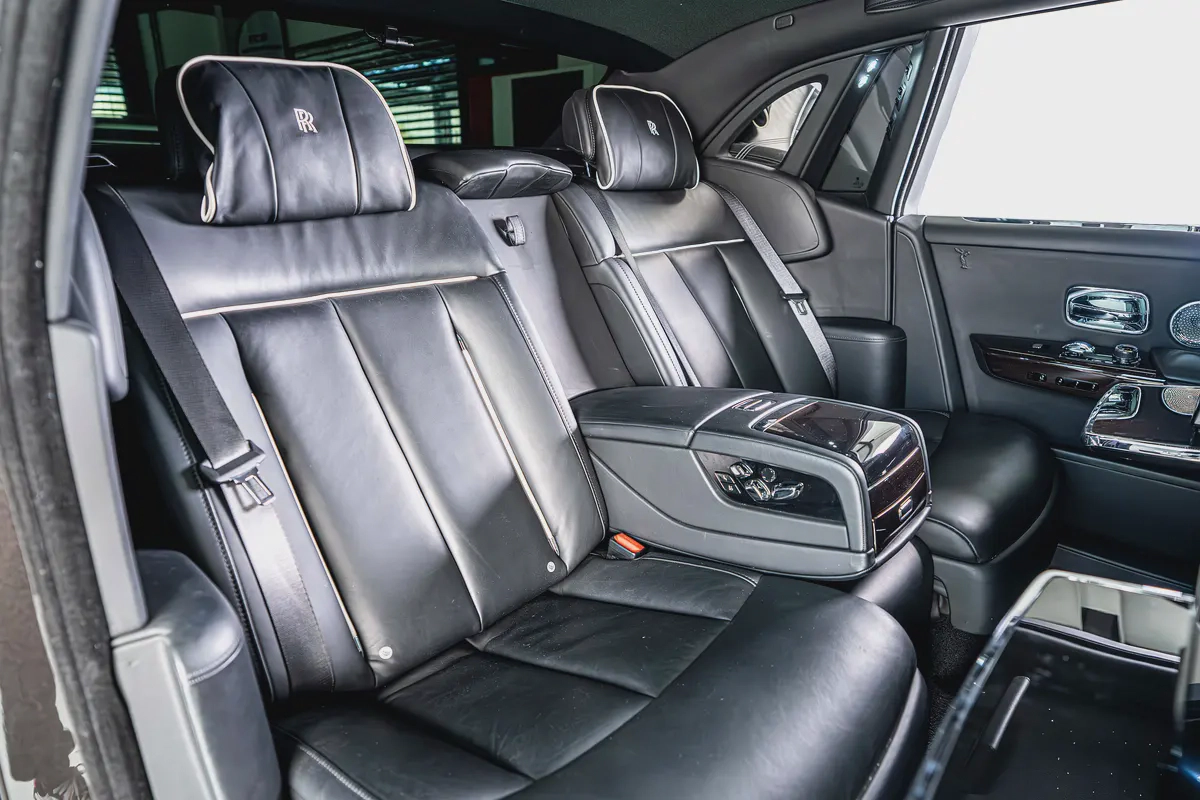 Rolls Royce Phantom-Diamond Grey Exterior Color-24 Inch Chrome Rims-Star Light System-19-19