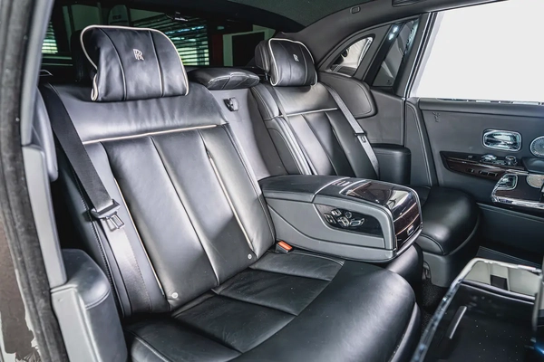 Rolls Royce Phantom-Diamond Grey Exterior Color-24 Inch Chrome Rims-Star Light System