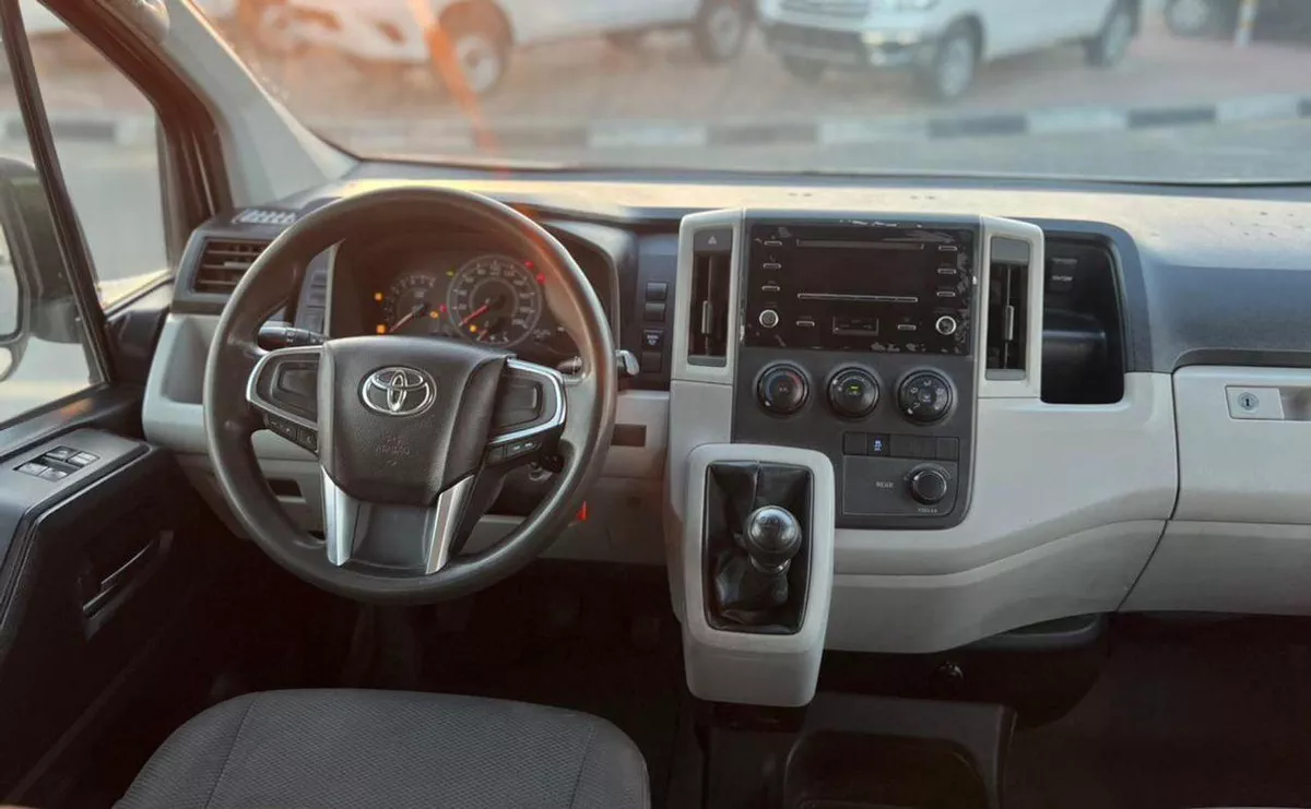 Toyota Hiace GL 2021 Toyota Hiace 3.5L V6 - Passenger - Patrol Manual - 13 Seater - No Accident --10-0