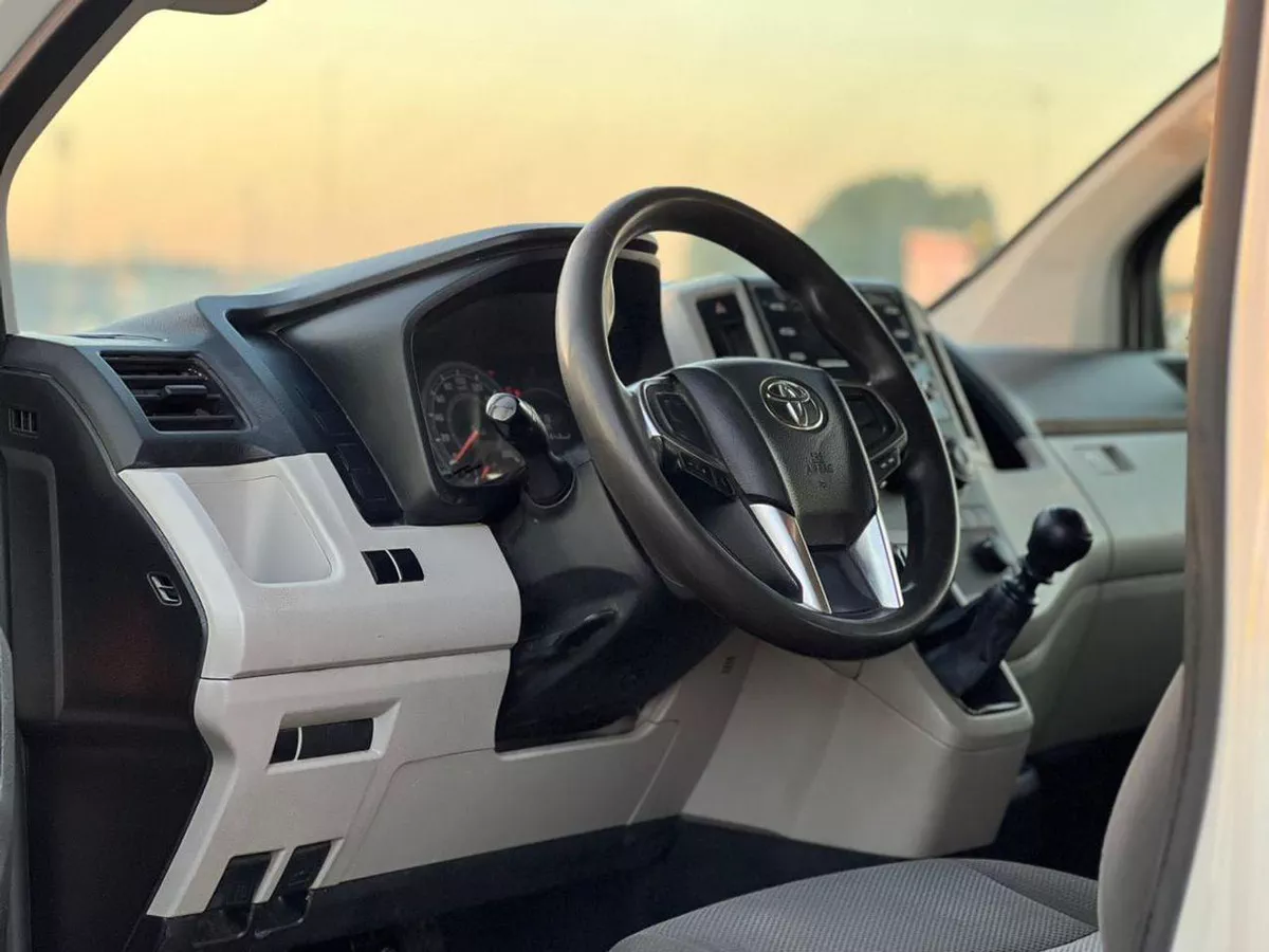 Toyota Hiace GL 2021 Toyota Hiace 3.5L V6 - Passenger - Patrol Manual - 13 Seater - No Accident --14-0