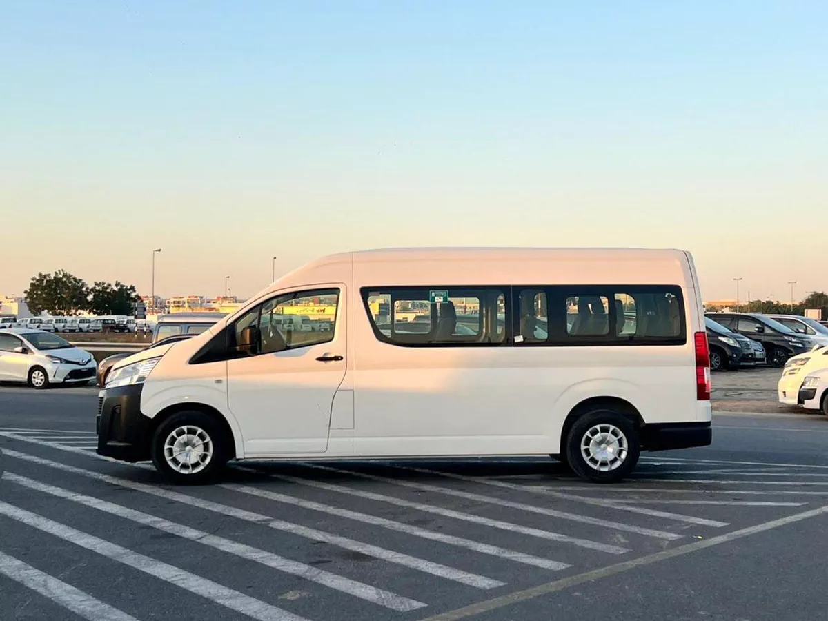 Toyota Hiace GL 2021 Toyota Hiace 3.5L V6 - Passenger - Patrol Manual - 13 Seater - No Accident --4-0