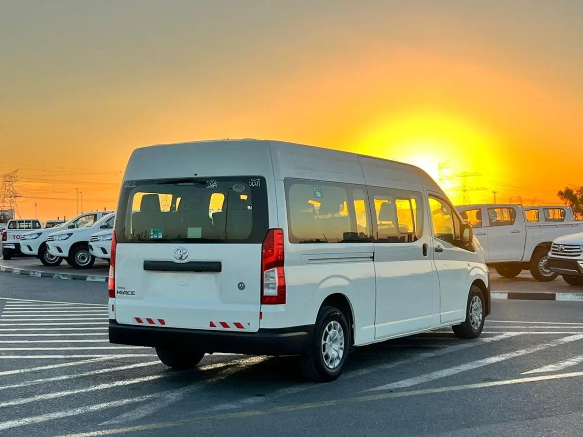 Toyota Hiace GL 2021 Toyota Hiace 3.5L V6 - Passenger - Patrol Manual - 13 Seater - No Accident --5-0