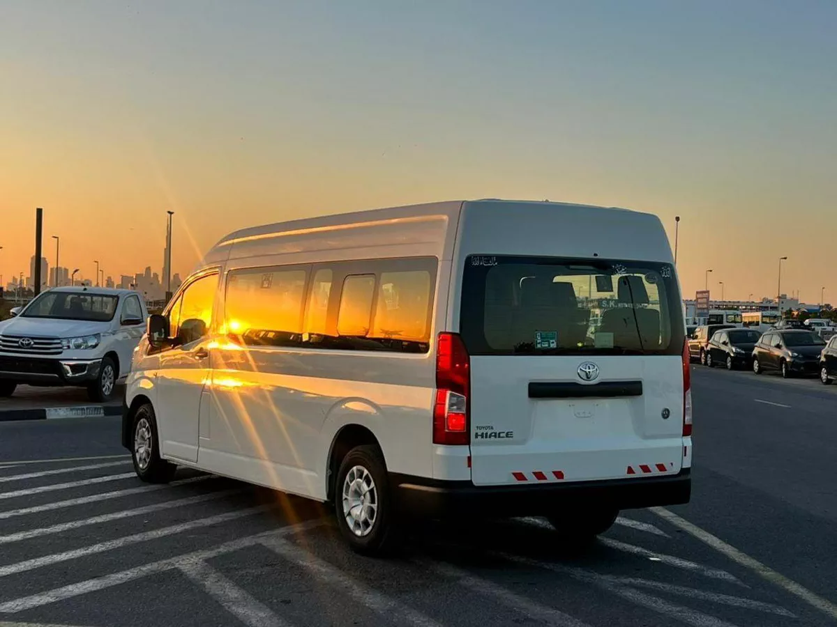 Toyota Hiace GL 2021 Toyota Hiace 3.5L V6 - Passenger - Patrol Manual - 13 Seater - No Accident --6-0
