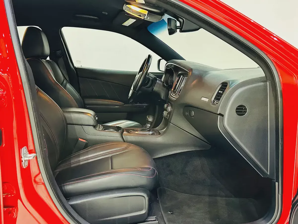 DODGE CHARGER V6 2018 MINT CONDITION WOTH ONE YEAR WARRANTY-19-19