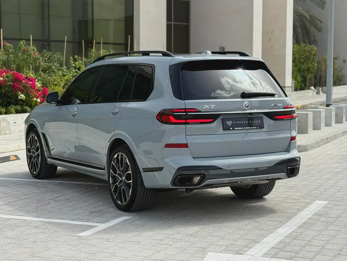 BMW X7--xDrive 40i M Sport---GCC--Under Agency Warranty+Service Contract Till 2028-4-4
