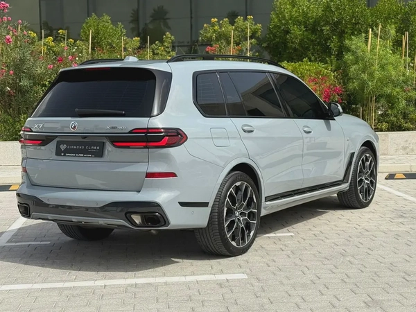 BMW X7--xDrive 40i M Sport---GCC--Under Agency Warranty+Service Contract Till 2028