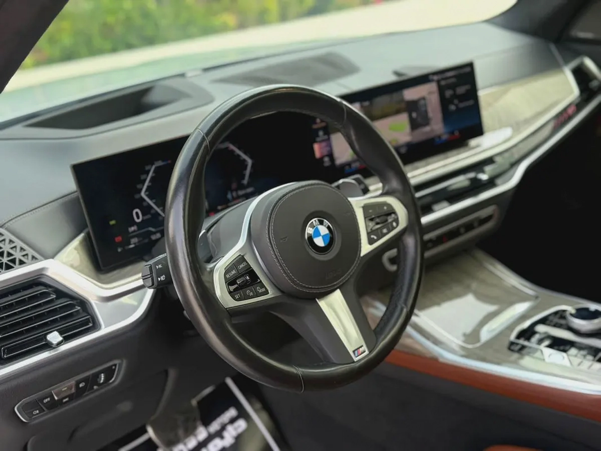 BMW X7--xDrive 40i M Sport---GCC--Under Agency Warranty+Service Contract Till 2028-7-7
