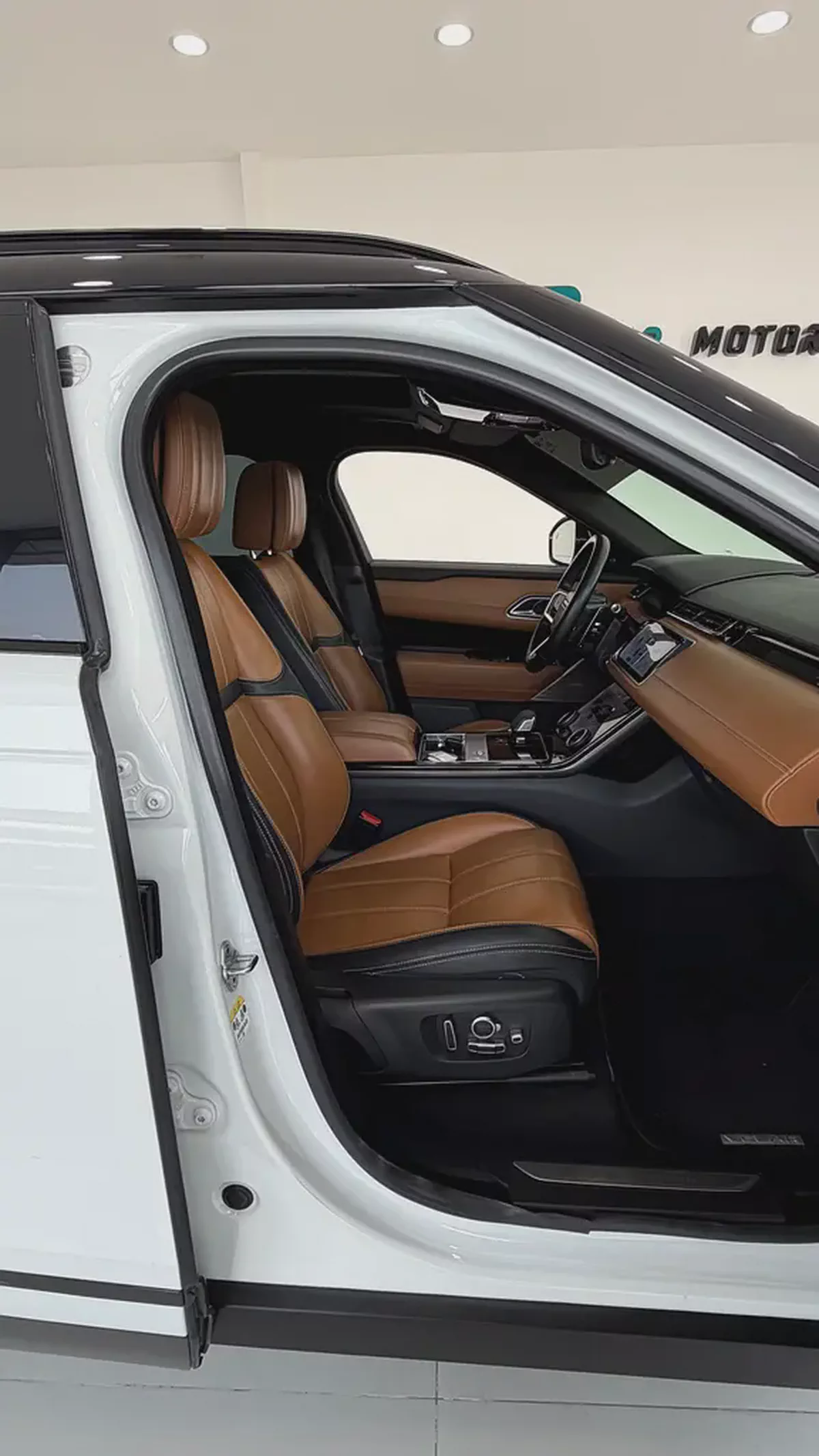 2021 Land Rover Range Rover Velar R-Dynamic HSE | GCC Specs | Low Mileage-10-10