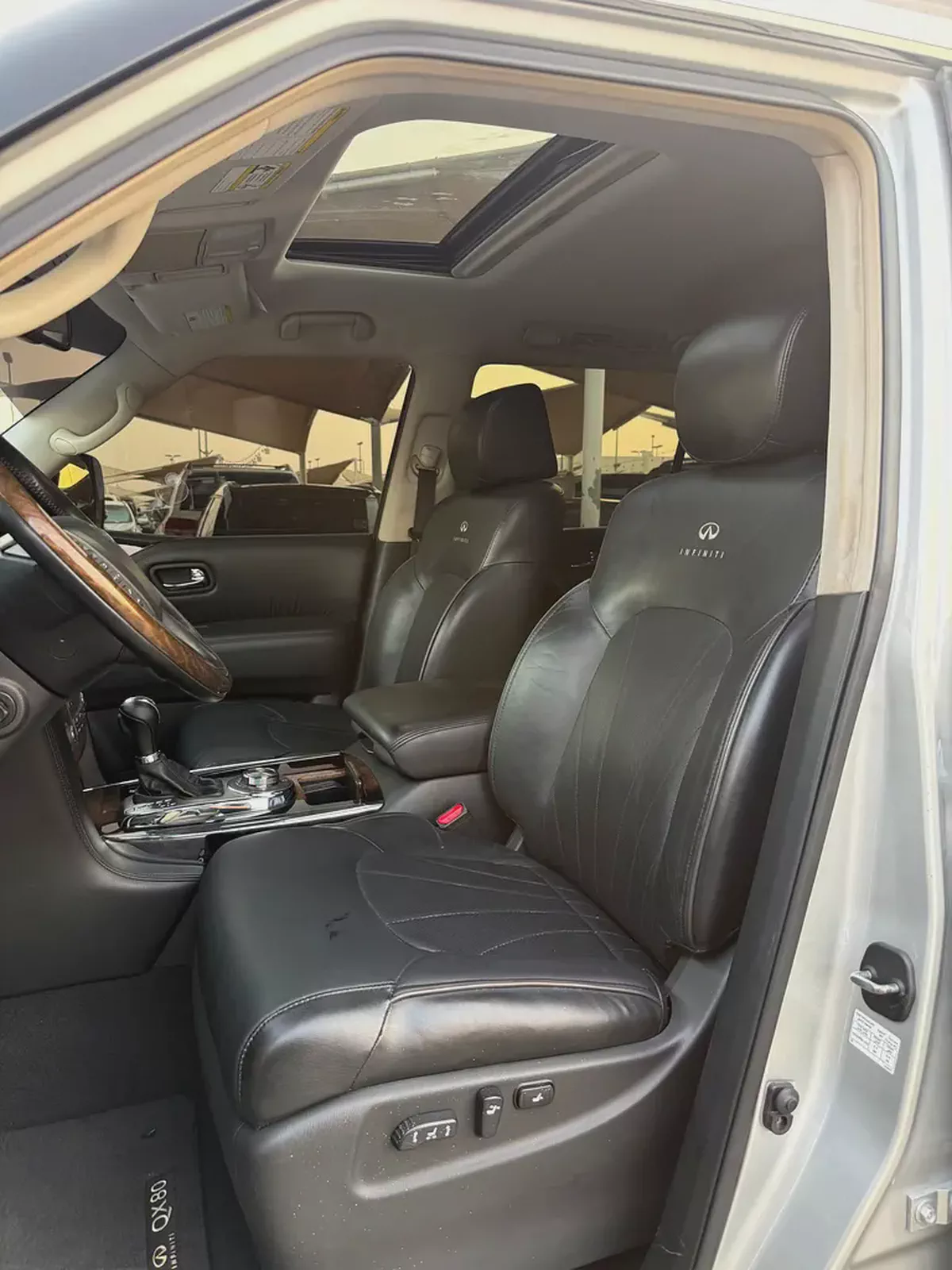 إنفينيتي QX80 2014 خليجي | V8 5.6L | فل أوبشن | نظيفة | 220 ألف كم | 38,000 درهم-4-4
