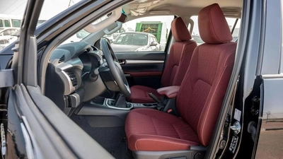 Toyota Hilux TOYOTA HILUX SR5 2025 PETROL MANUEL 2.7L-4
