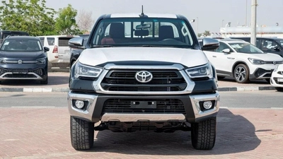 Toyota Hilux TOYOTA HILUX SR5 2025 PETROL MANUEL 2.7L-8