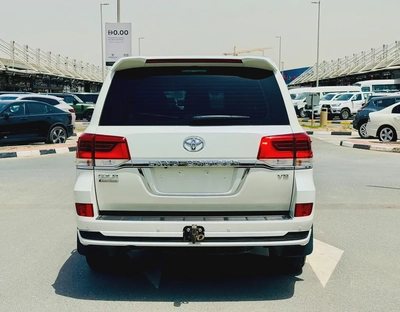 Toyota Land Cruiser GXR 4.6L Grand Touring Full Option 2019 GCC Very Good Condition-3